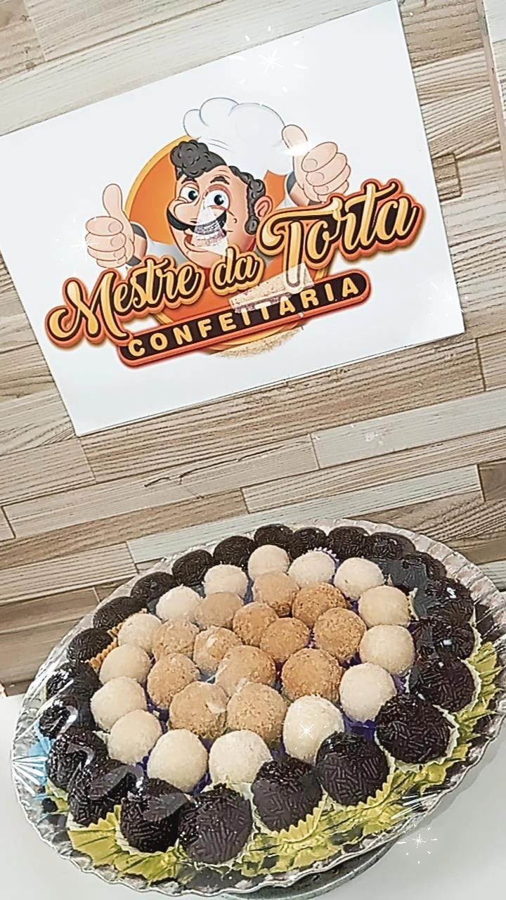 Bandeja de docinhos da Mestre da Torta Confeitaria