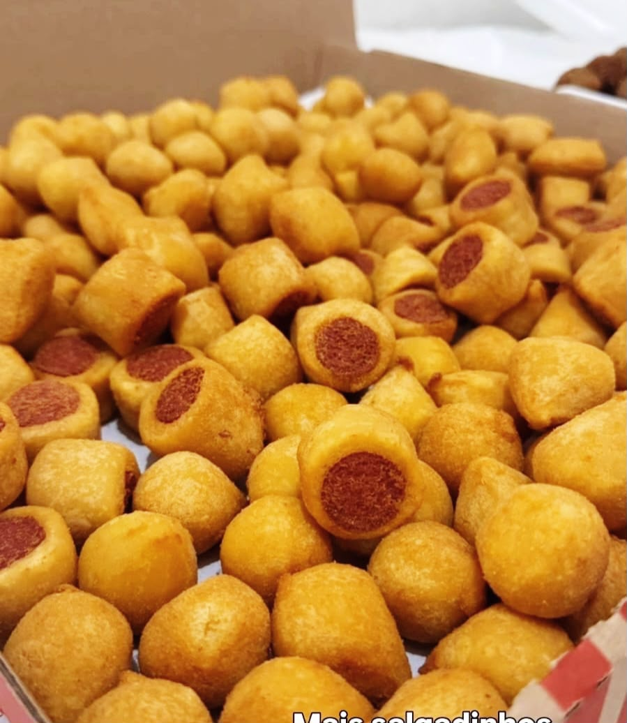 Caixa de mini salgadinhos variados fritos na hora